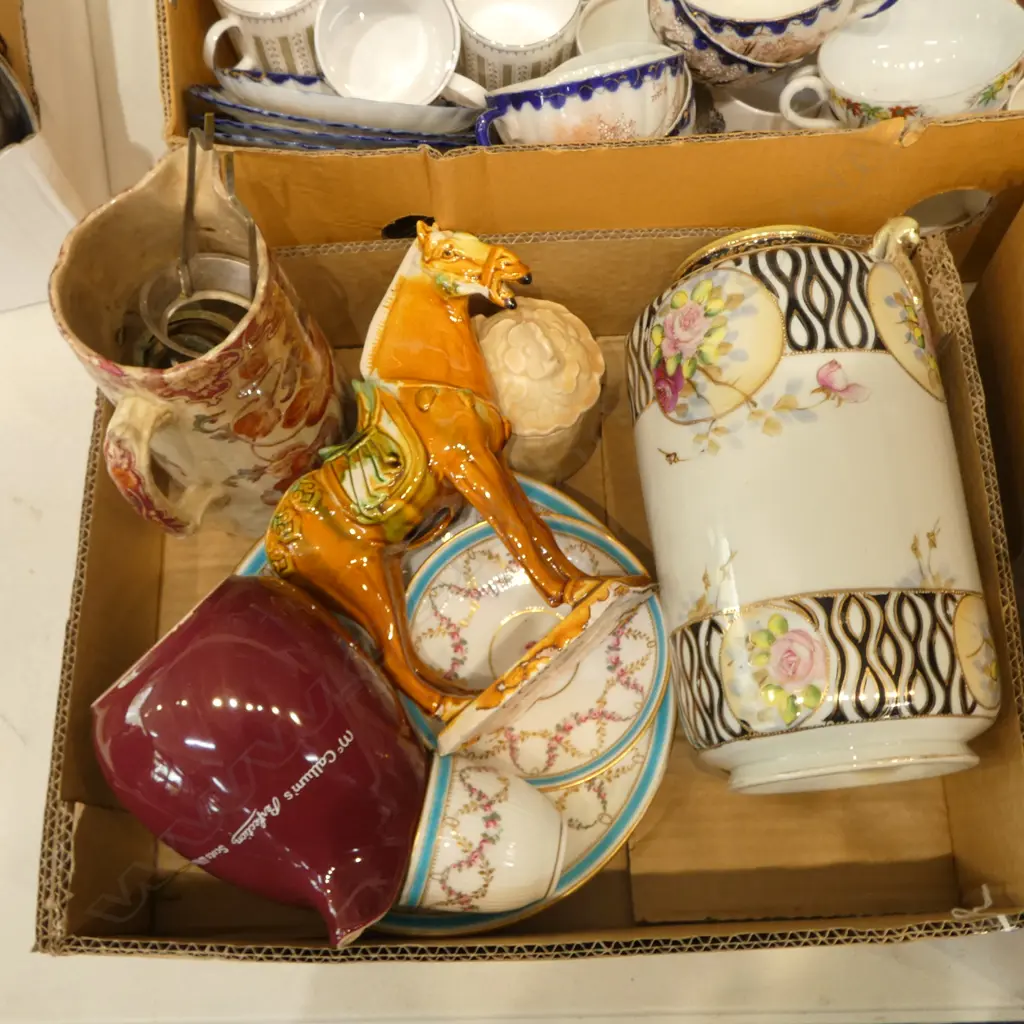 BOX CHINA INCL TANG STYLE HORSE (TAIL MISSING) Image 1++