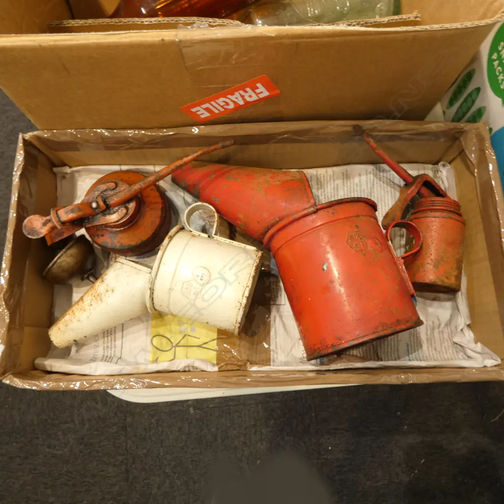VINTAGE OIL CANS Image 1++
