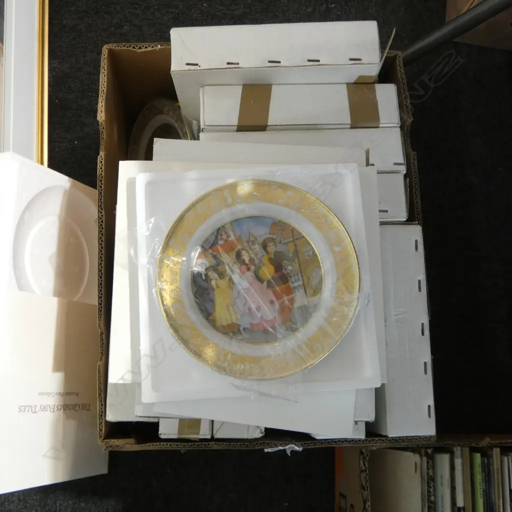 COLLECTION OF 12 FRANKLIN MINT  PLATES GRIMMS FAIRY TALES ETC DIA200MM Image 1++