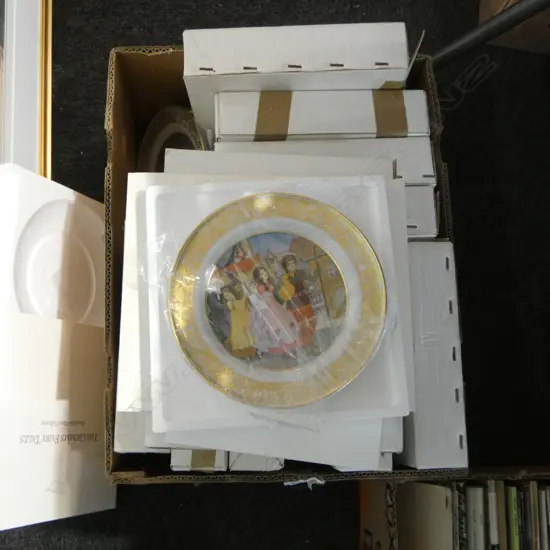 COLLECTION OF 12 FRANKLIN MINT  PLATES GRIMMS FAIRY TALES ETC DIA200MM