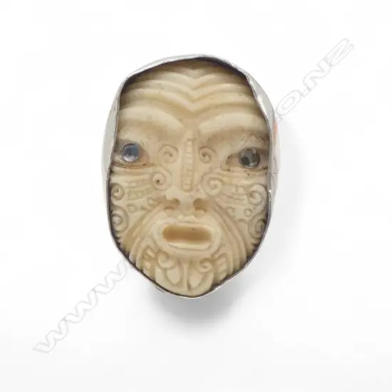 VINTAGE HANDCRAFTED SILVER SET CARVED BONE MAORI FACE RING detailed tamoko & paua eyes SIZE W