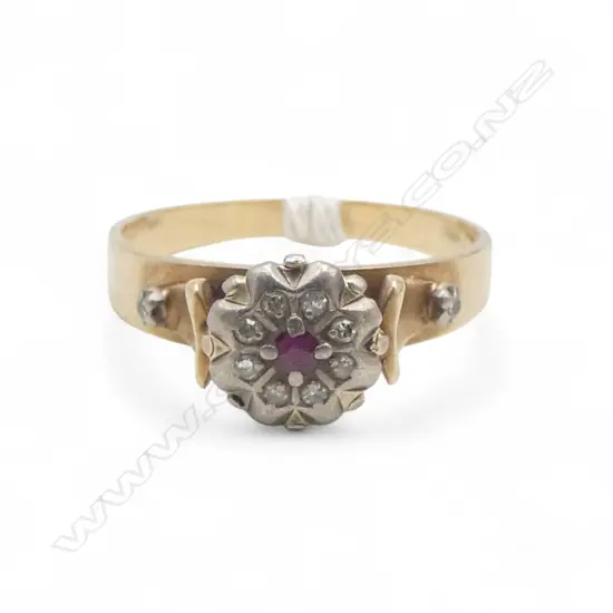 9ct GOLD RUBY & DIAMOND CLUSTER RING 3gms SIZE Q