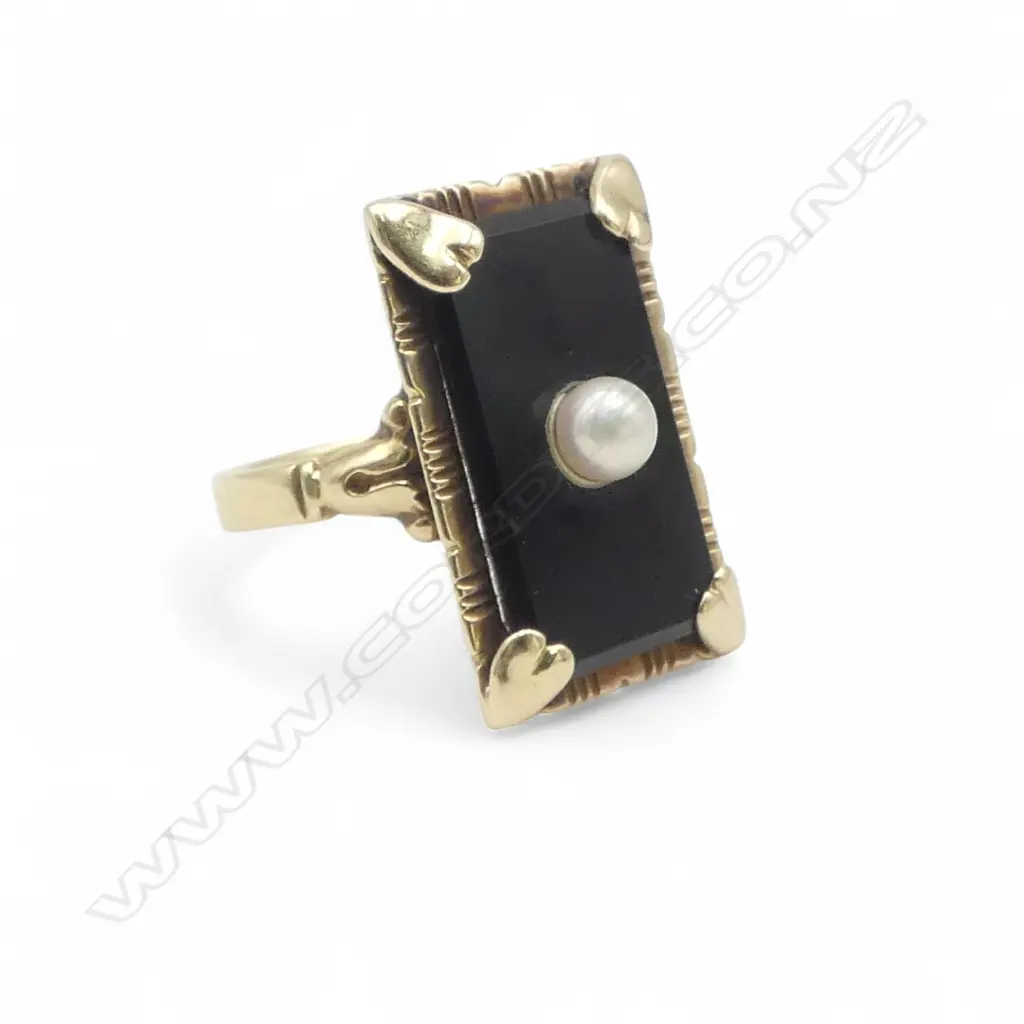 14ct VINTAGE BLACK ONYX & PEARL MOURNING RING, 4.34gm Image 1++