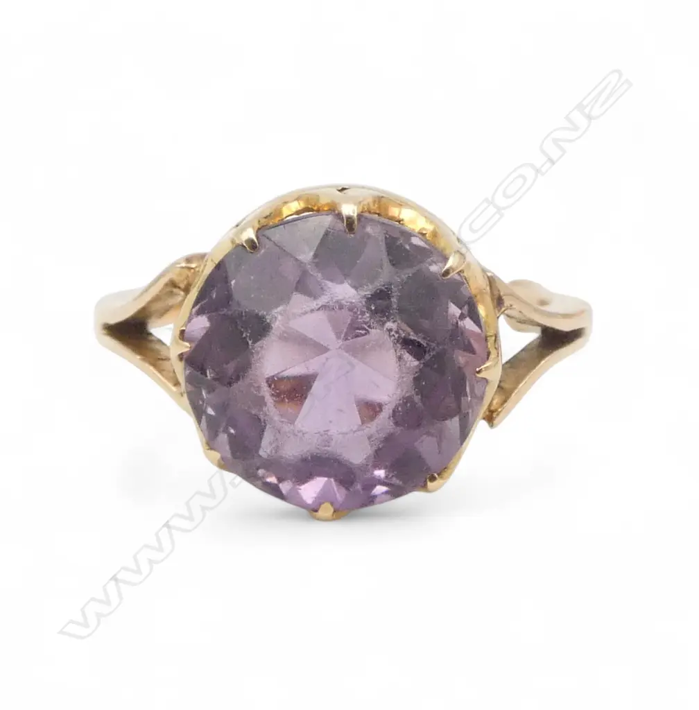 9ct GOLD & AMETHYST VINTAGE RING stone slightly abraded 4gms  Image 1++