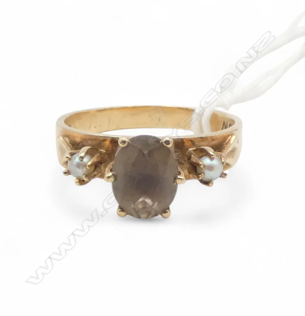 VINTAGE 9ct GOLD SMOKEY QUARTZ & 2 PEARL RING 3.5gms Image 1++