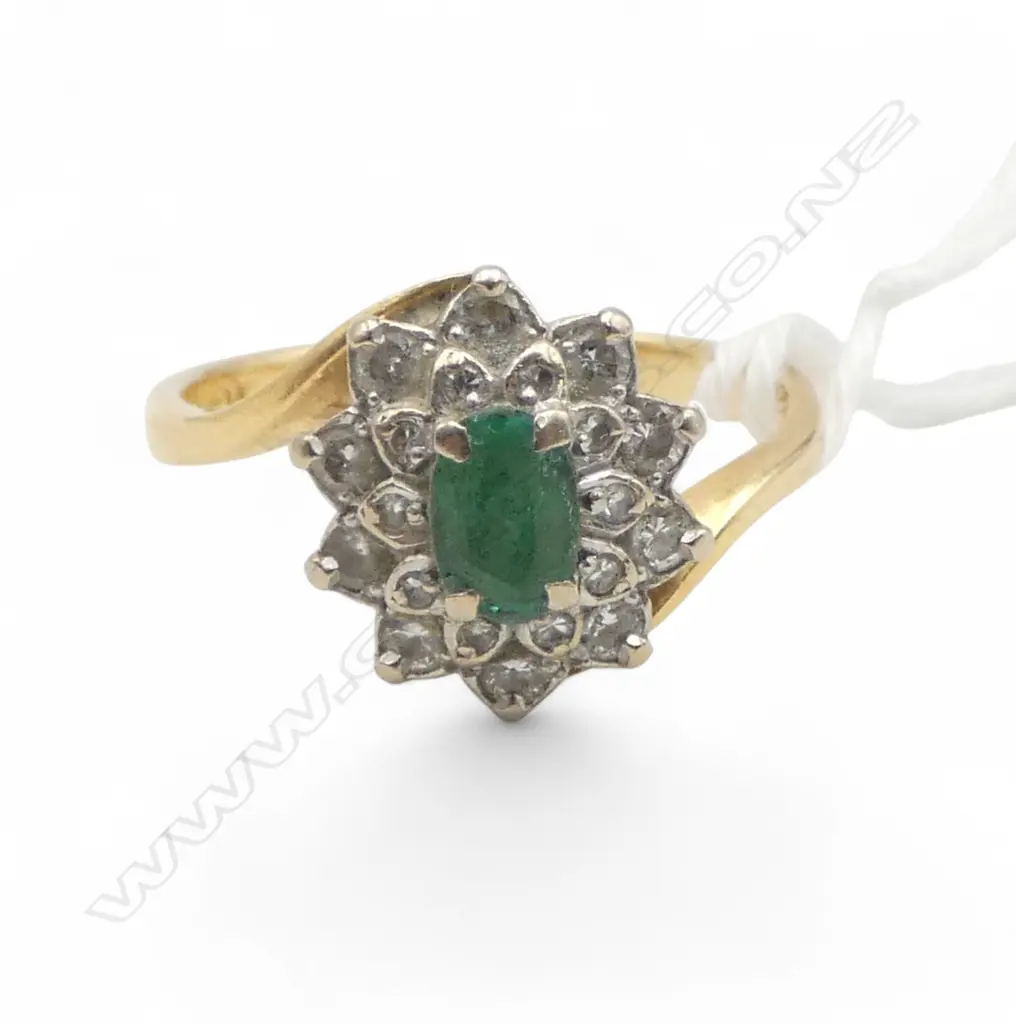 18CT GOLD EMERALD AND DIAMOND RING 4.65gms Image 1++