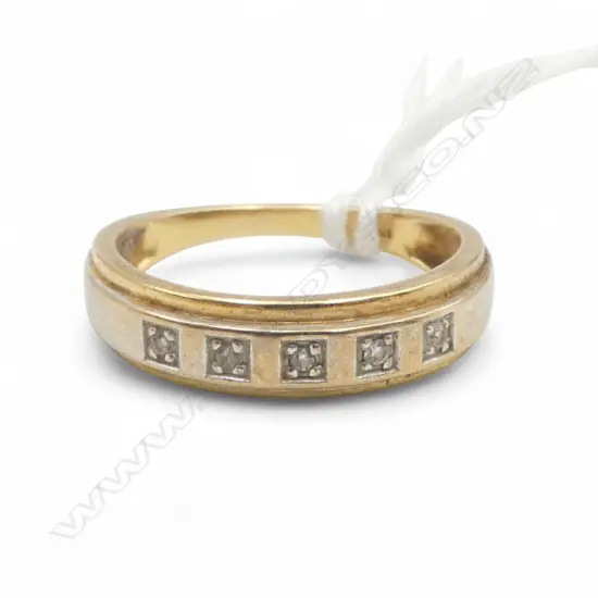 9CT GOLD AND DIAMOND BAND 2.42gms SIZE P