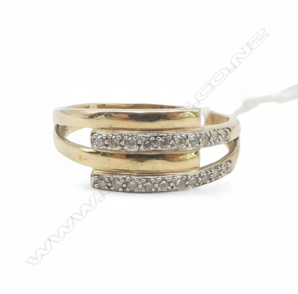 RETRO 9ct GOLD & DIAMOND 2 band overlapping RING 3gms Image 1++