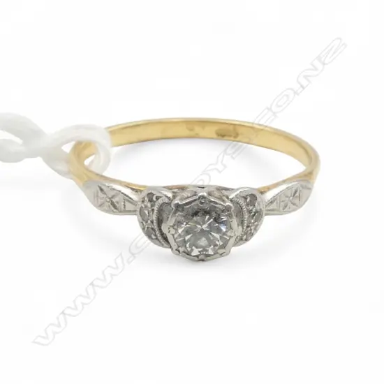 18CT GOLD AND DIAMOND SOLITAIRE RING 3.11gms SIZE S