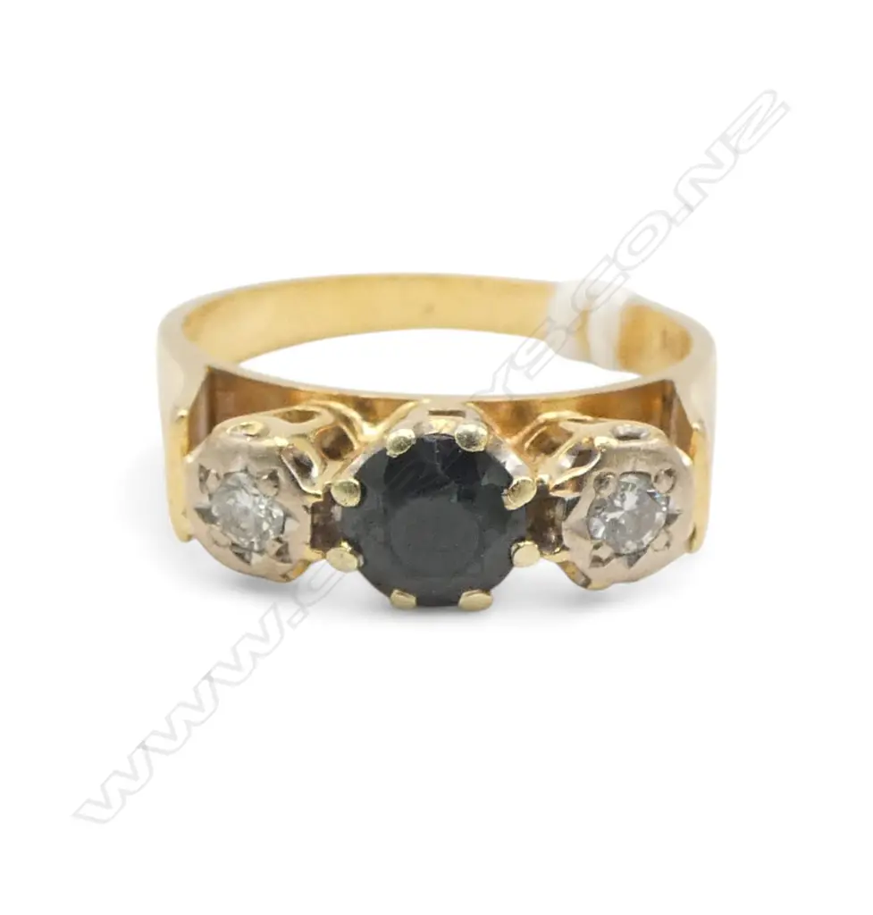 18CT GOLD SAPPHIRE AND DIAMOND RING 5gms Image 1++