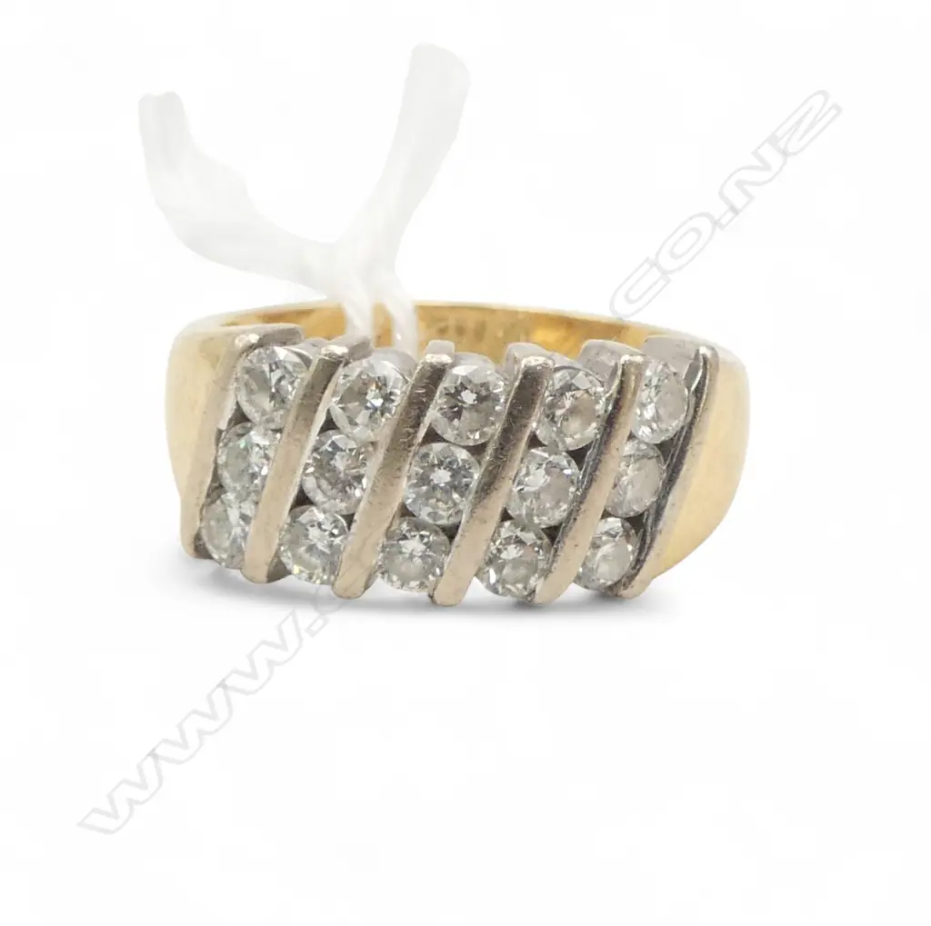 18CT GOLD AND DIAMOND RING 8.84gms Image 1++