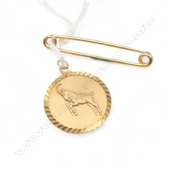 9ct GOLD CAPRICORN PENDANT + 9ct GOLD PIN BROOCH 5.7gms 
