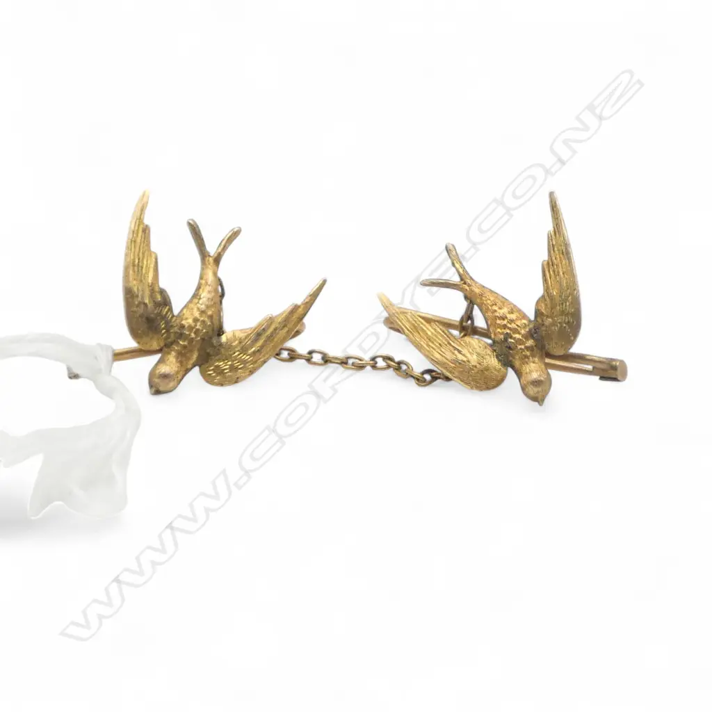 c.1900 9ct GOLD 2 SWALLOW chain linked BROOCHES 2.4gms Image 1++