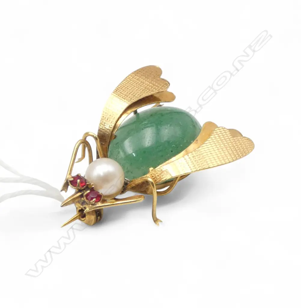 Vintage 14ct gold pearl, gem and jade? insect brooch 4.9gms Image 1++