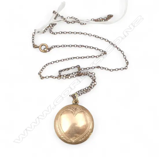 9ct gold LOCKET circular w heart engraving 3.3gms on plated chain