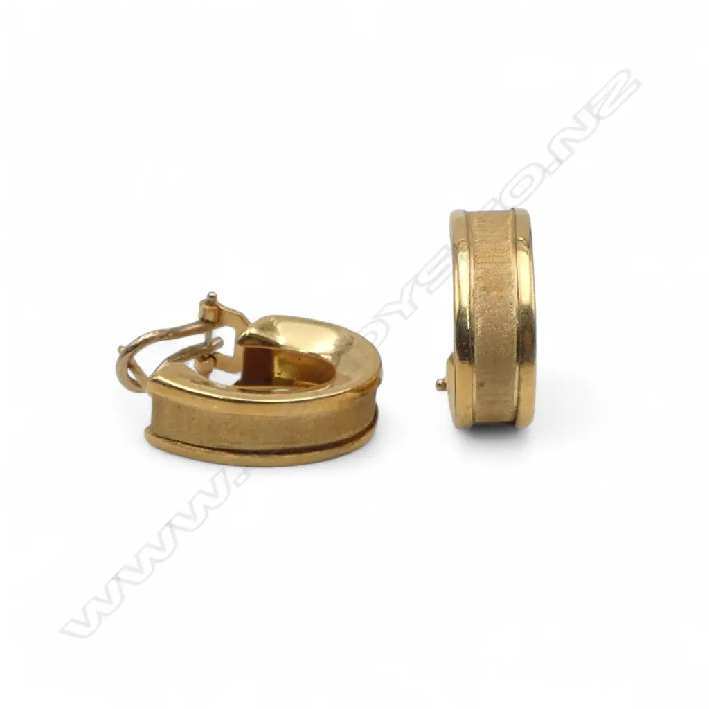 PR 18ct TWO TONE OVAL HOOP EARRINGS, 5.72gm, post & catch backs Image 1++