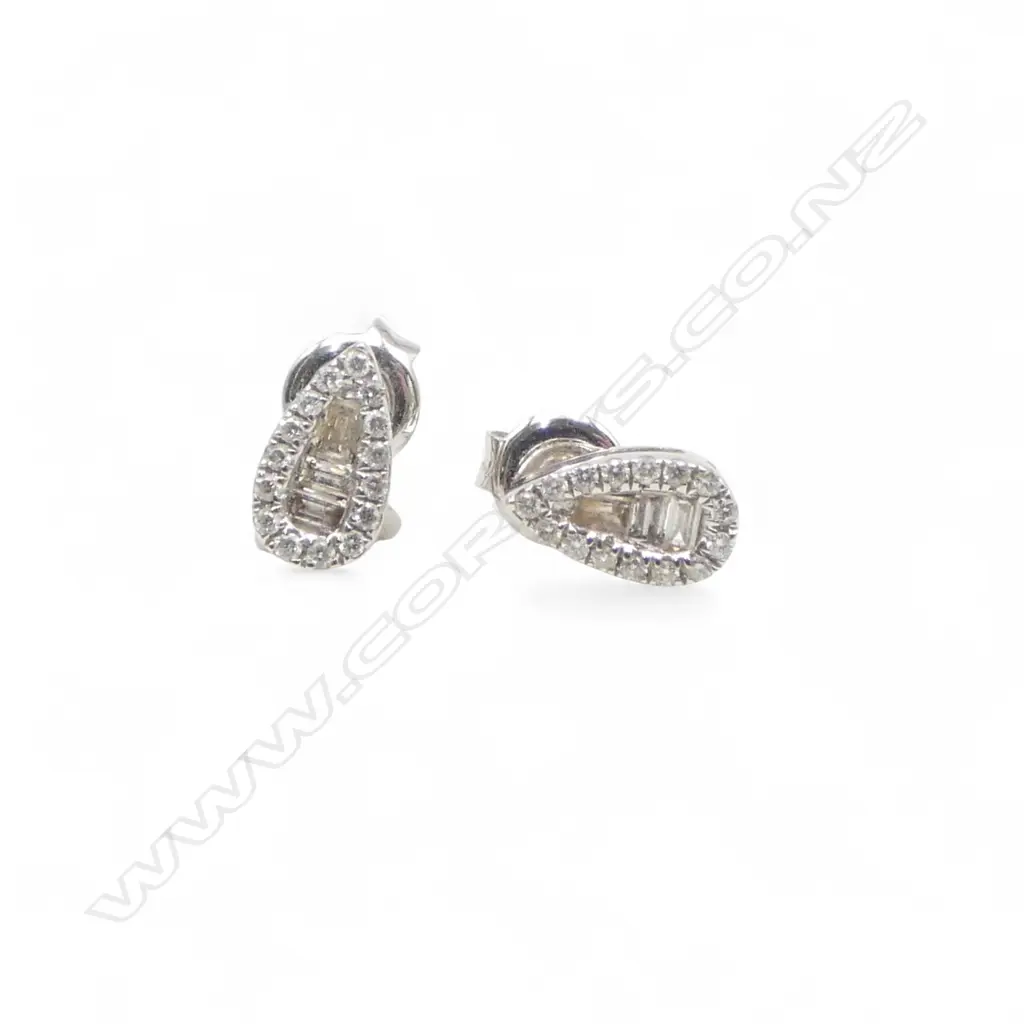 9ct WHITE GOLD DIAMOND EAR STUDS, 1.2gm, Dia.0.25ct Image 1++
