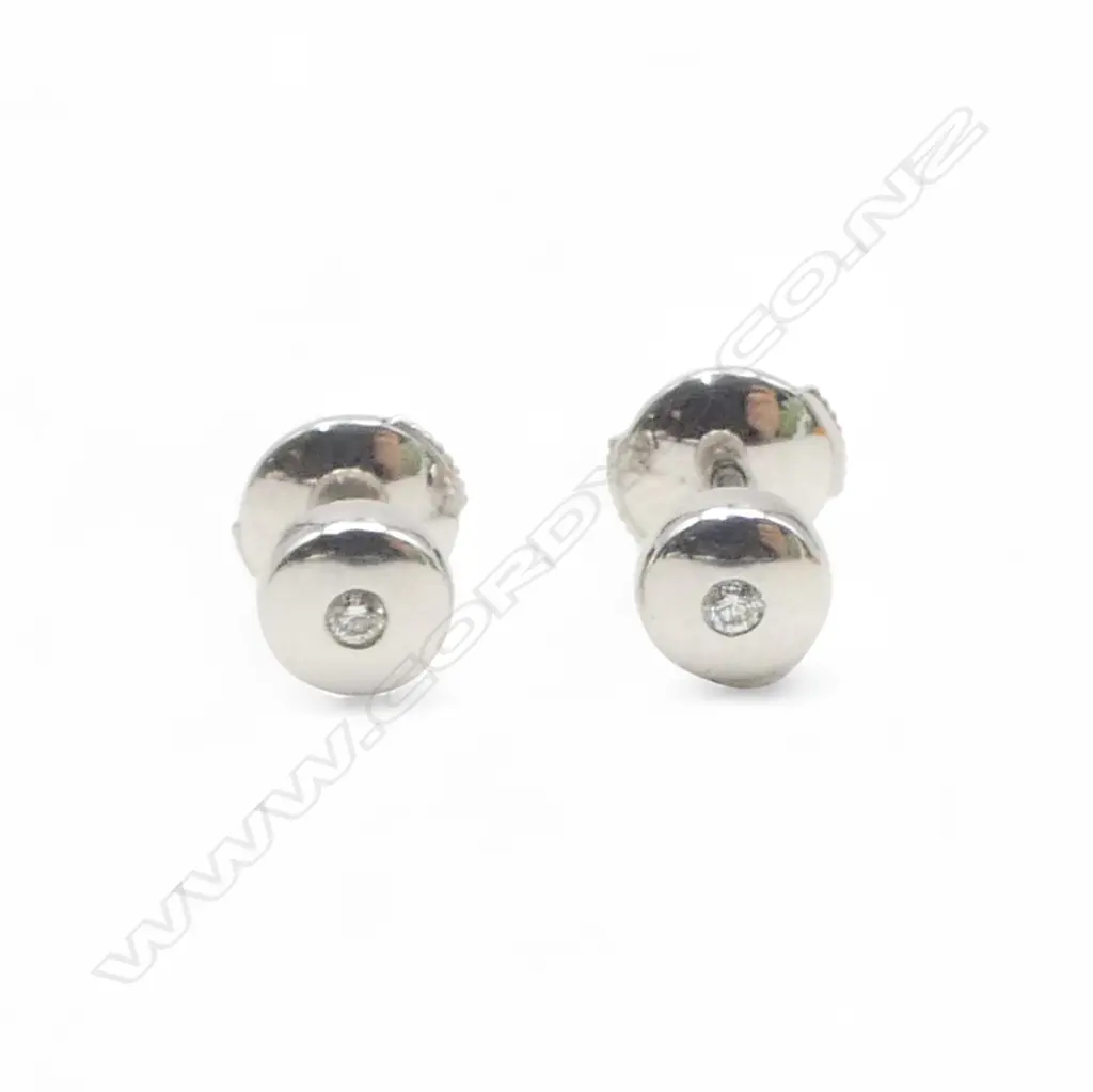 18ct WHITE GOLD DIAMOND AR STUDS, 3.3gm, Dia.0.06ct Image 1++