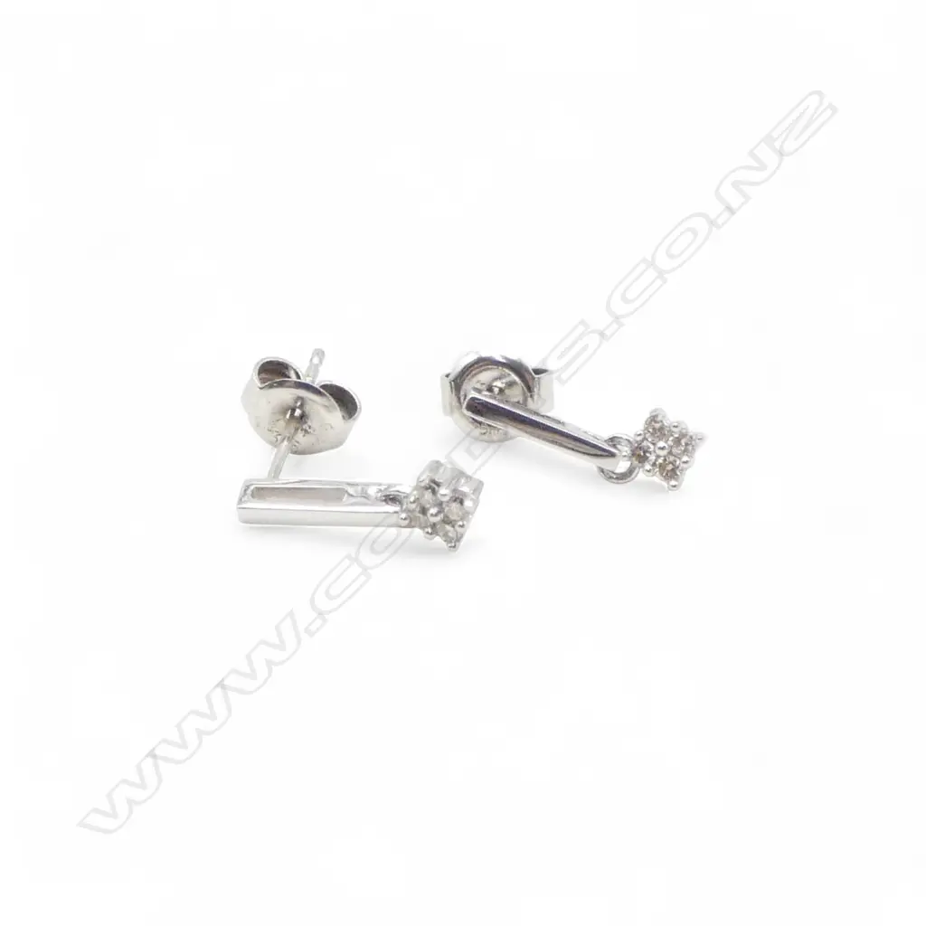 PR 9ct WHITE GOLD DIAMOND EARRINGS, 1.1gm, D=0.12ct Image 1++