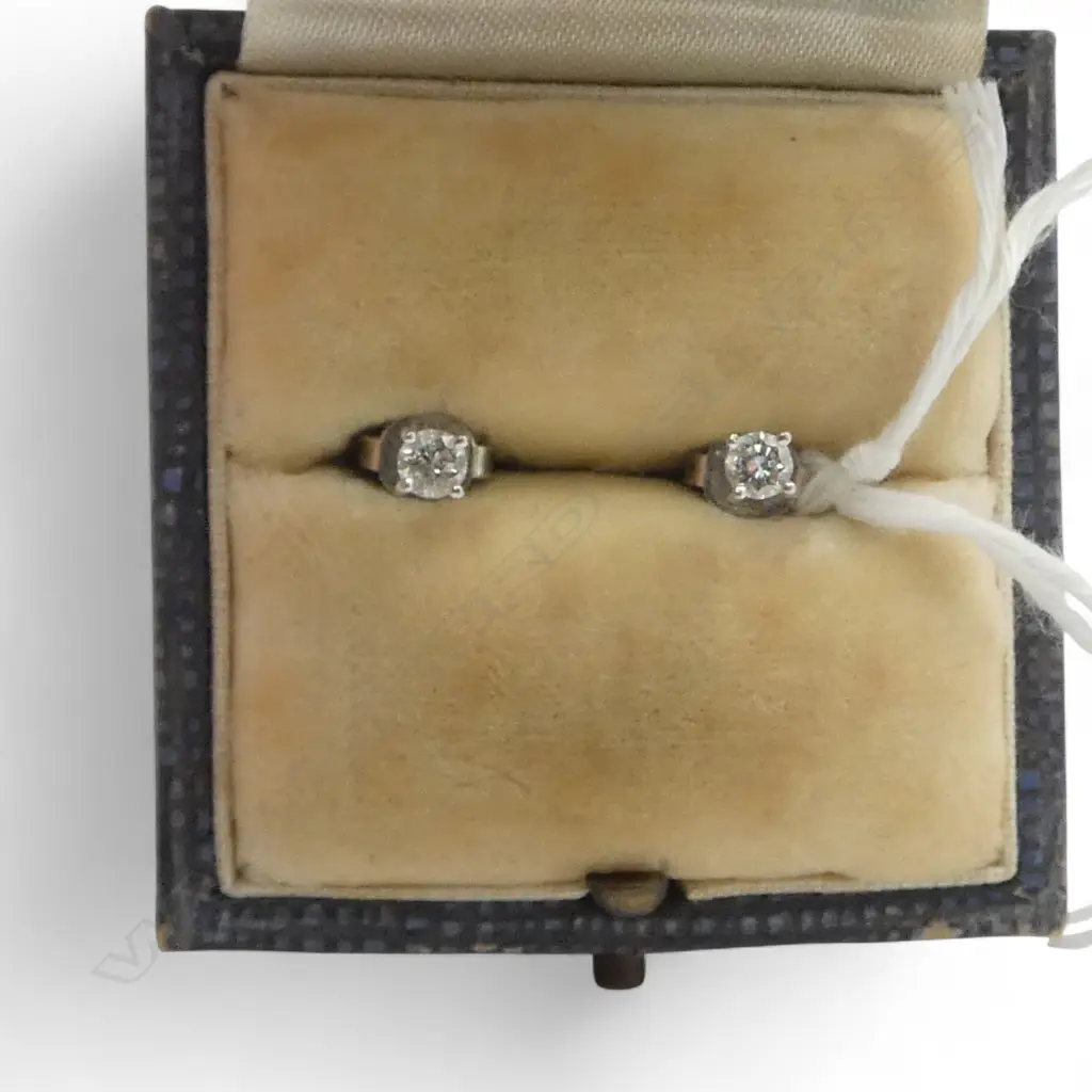 14ct white gold and diamond stud earrings TW 0.88gms Image 1++