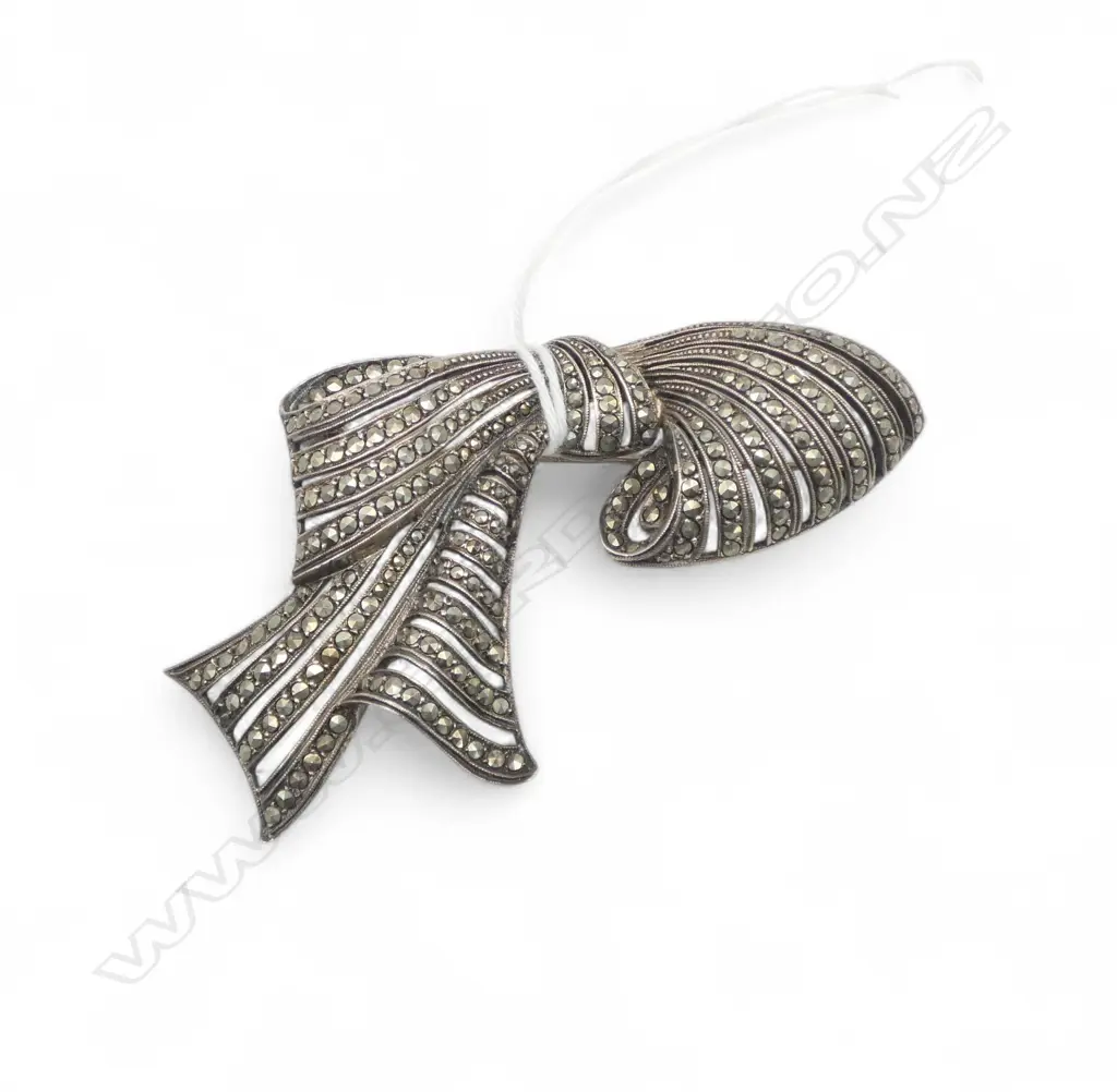 Stg silver and marcasite large good vintage bow brooch Image 1++