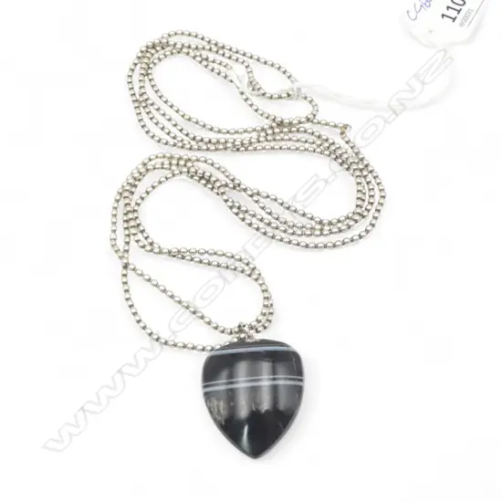 Silver bead muff chain L.720mm with banded agate heart