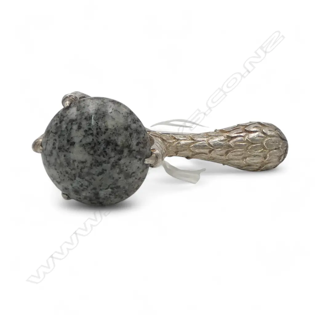 Large grey mottled agate and silver eagles claw lge brooch 21gms Image 1++