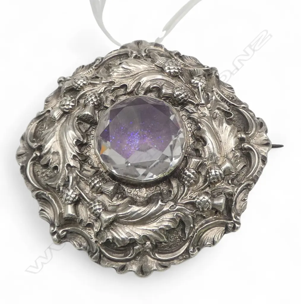 Impressive Scottish relief thistle decorated brooch set with large central stone. Dia.52mm Image 1++