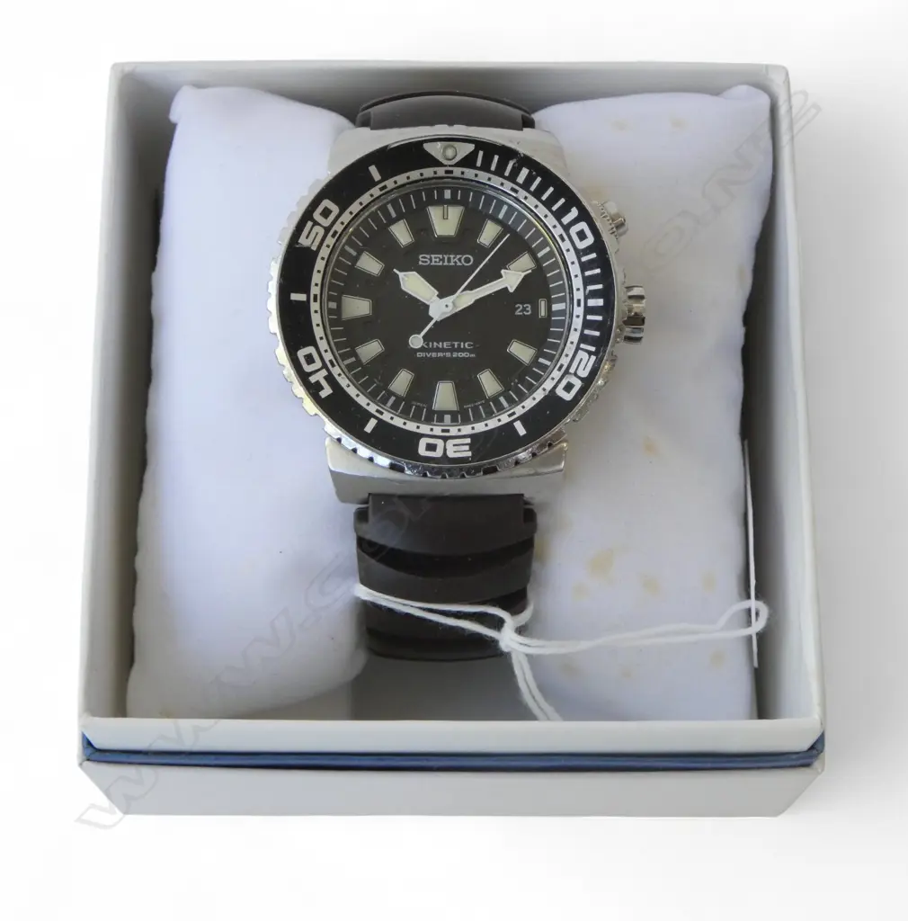 SEIKO 'CESAR' KINETIC WRIST WATCH, BOXED, RUNNING Image 1++