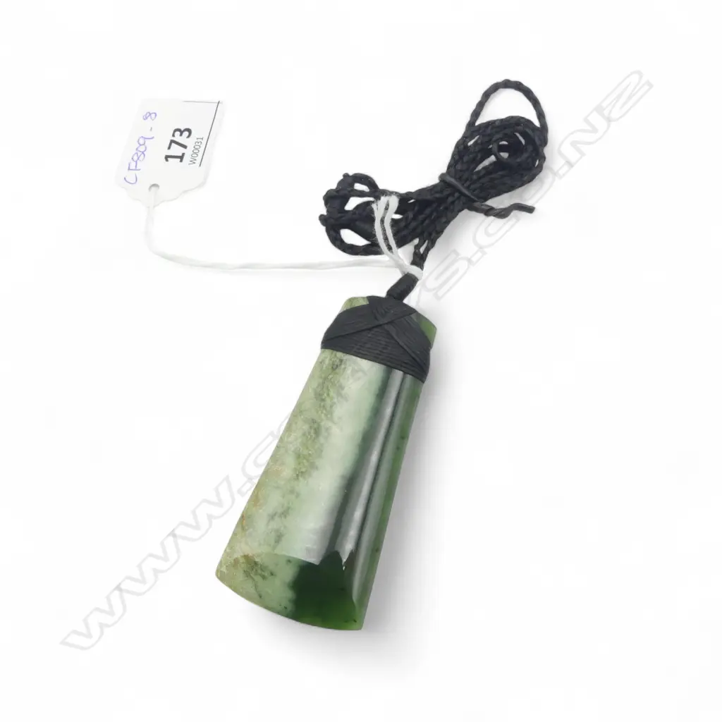 ARAHURA POUNAMU HEI TOKI (with woven cord) L.70mm Image 1++