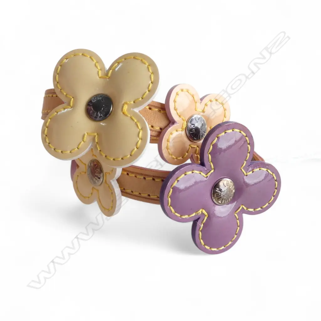 LOUIS VUITTON VERNIS LEATHER DOUBLE WRAP FLOWER BRACELET, unworn condition (purple flower) Image 1++