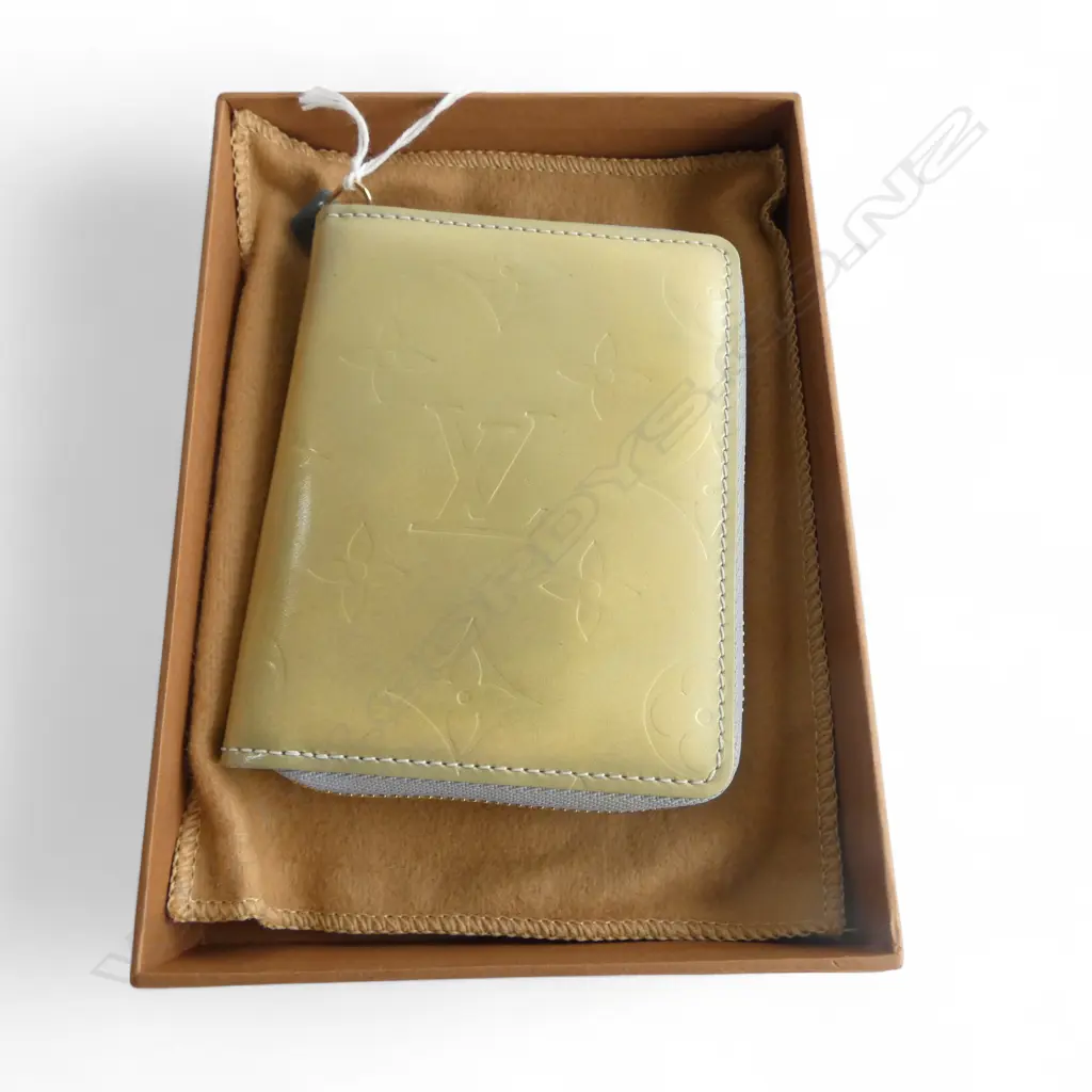 LOUIS VUITTON MONOGRAM VERNIS ZIPPY COIN PURSE, PALE GOLD, DUST BAG & BOX, unused condition, 110 x 80 x 20mm Image 1++