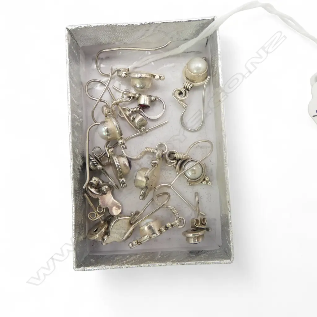 7 PRS SILVER & AMETHYST, GARNET & PEARL EARRINGS Image 1++