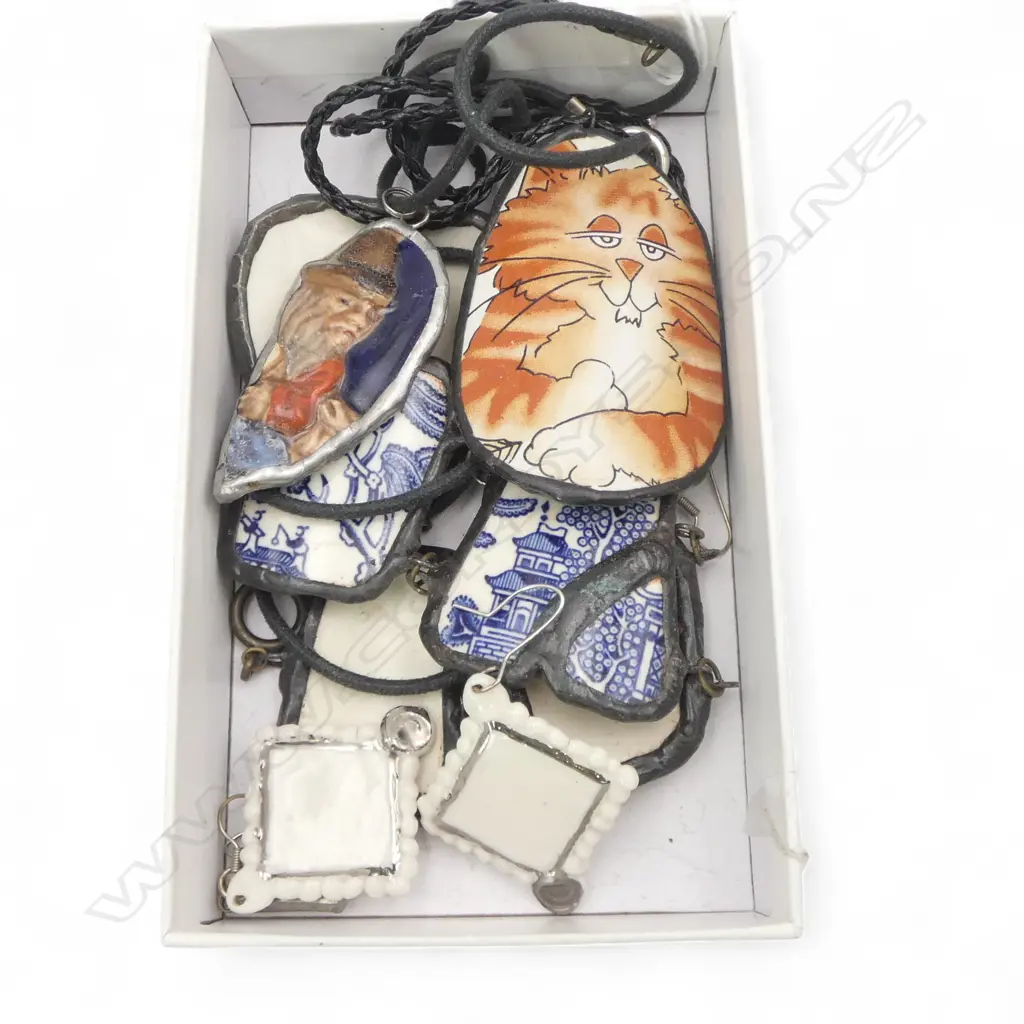 CERAMIC & LEATHER JEWELLERY Image 1++