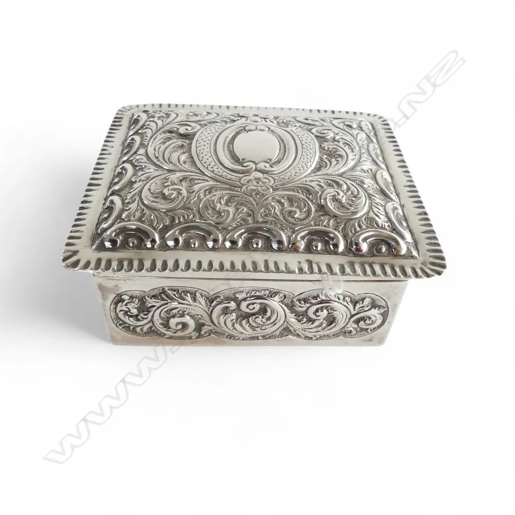 London 1889 SILVER EMBOSSED BOX wooden cedar base.  Silver weight 163gms Image 1++