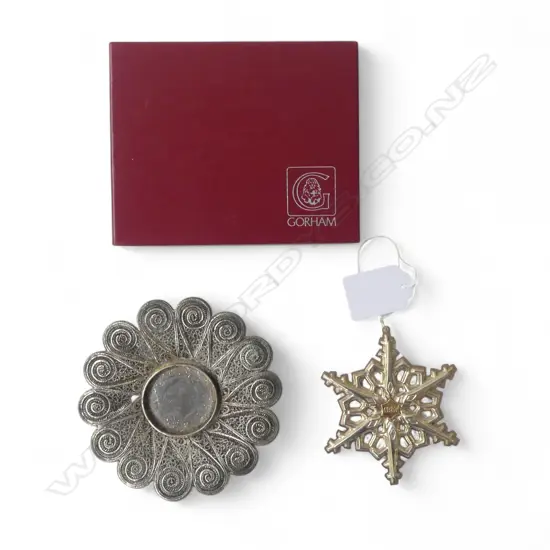  STG SIL 1983 CHRISTMAS DECORATION + FILIGREE SILVER TEA CANDLE HOLDER TW. 89.5G