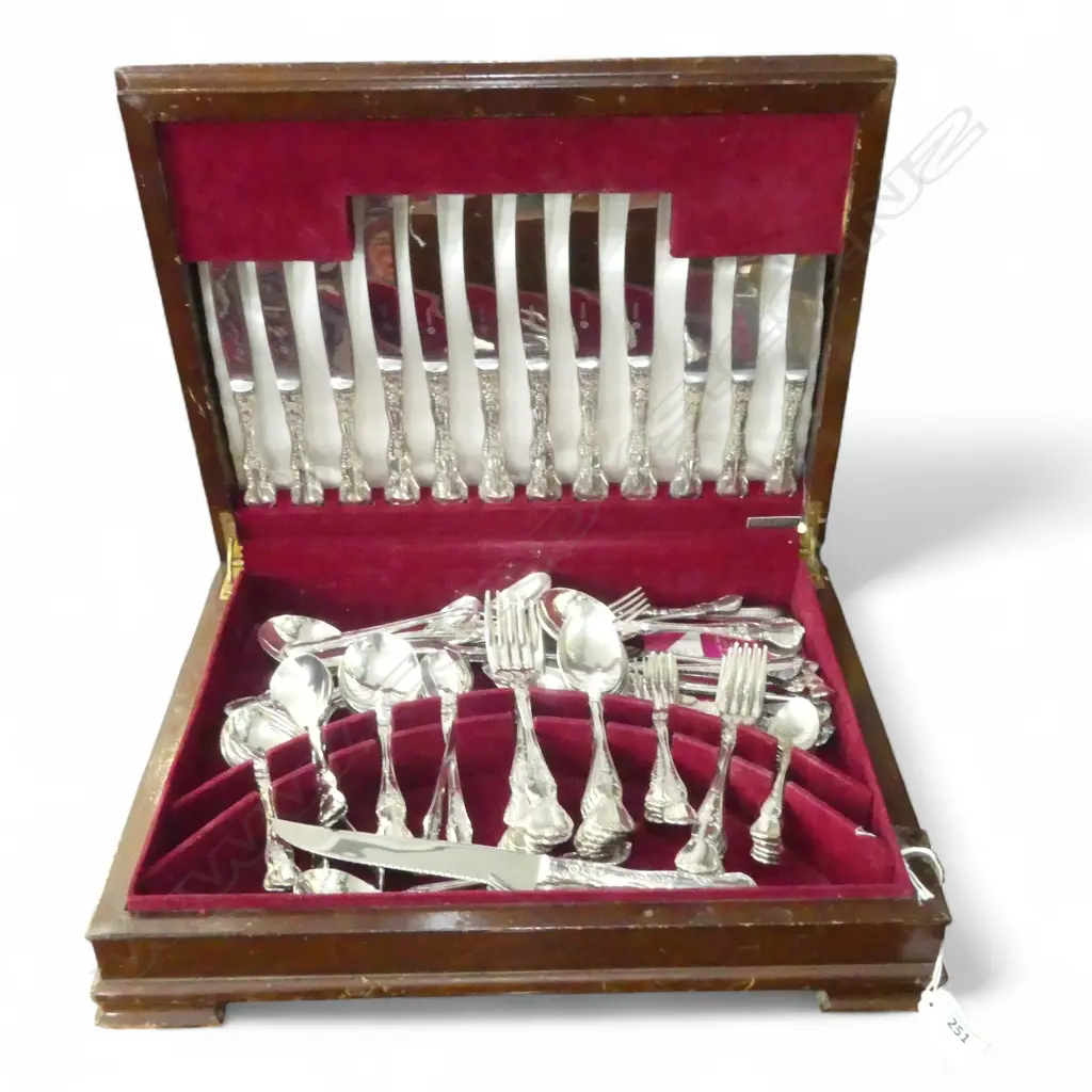 BOXED SILVER PLATED CUTLERY SET  Image 1++
