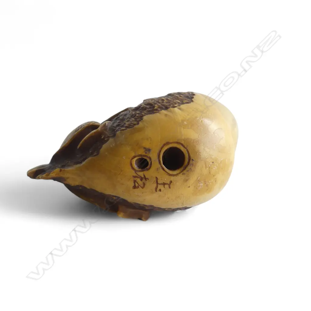 IVORY NETSUKE MAN ON FISH signed Image 1++