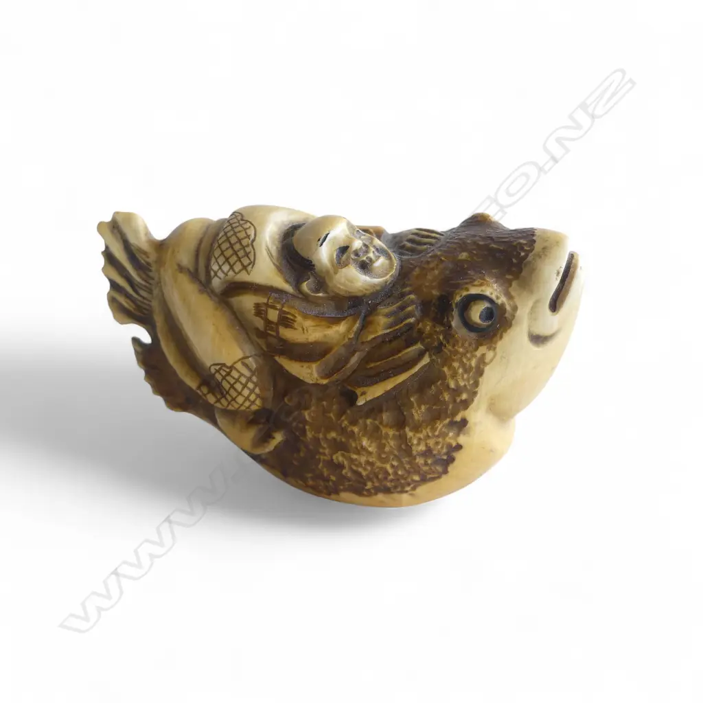 IVORY NETSUKE MAN ON FISH signed Image 1++