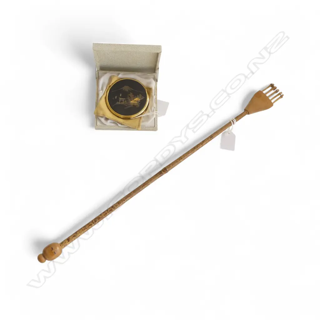 BOXED VINTAGE JAPANESE COMPACT DIA70MM & BACK SCRATCHER L480MM Image 1++