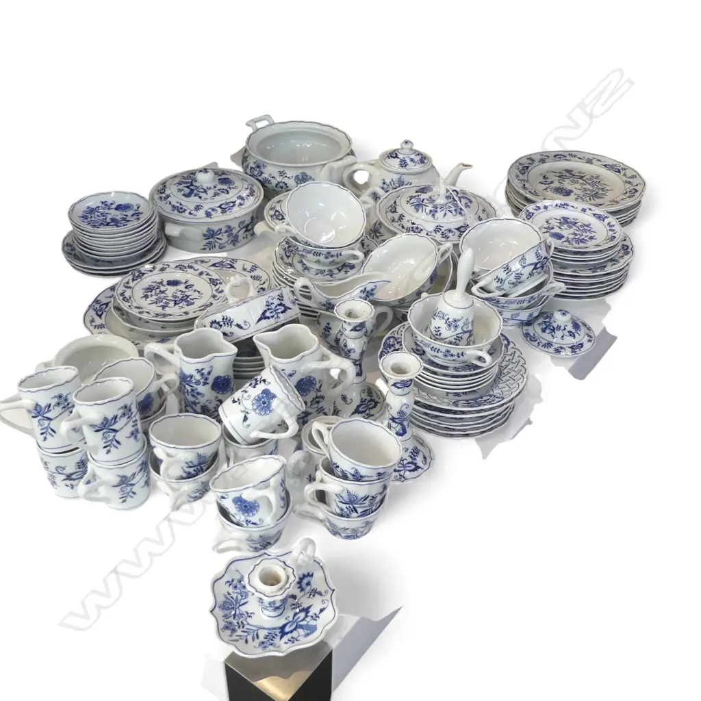 LARGE BLUE DANUBE CHINA DINNER SERVICE Image 1++