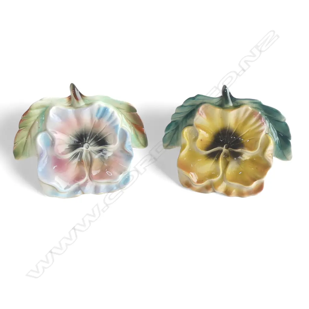 2 TITIAN C/LYNN FLORAL WALL POCKETS H130MM Image 1++