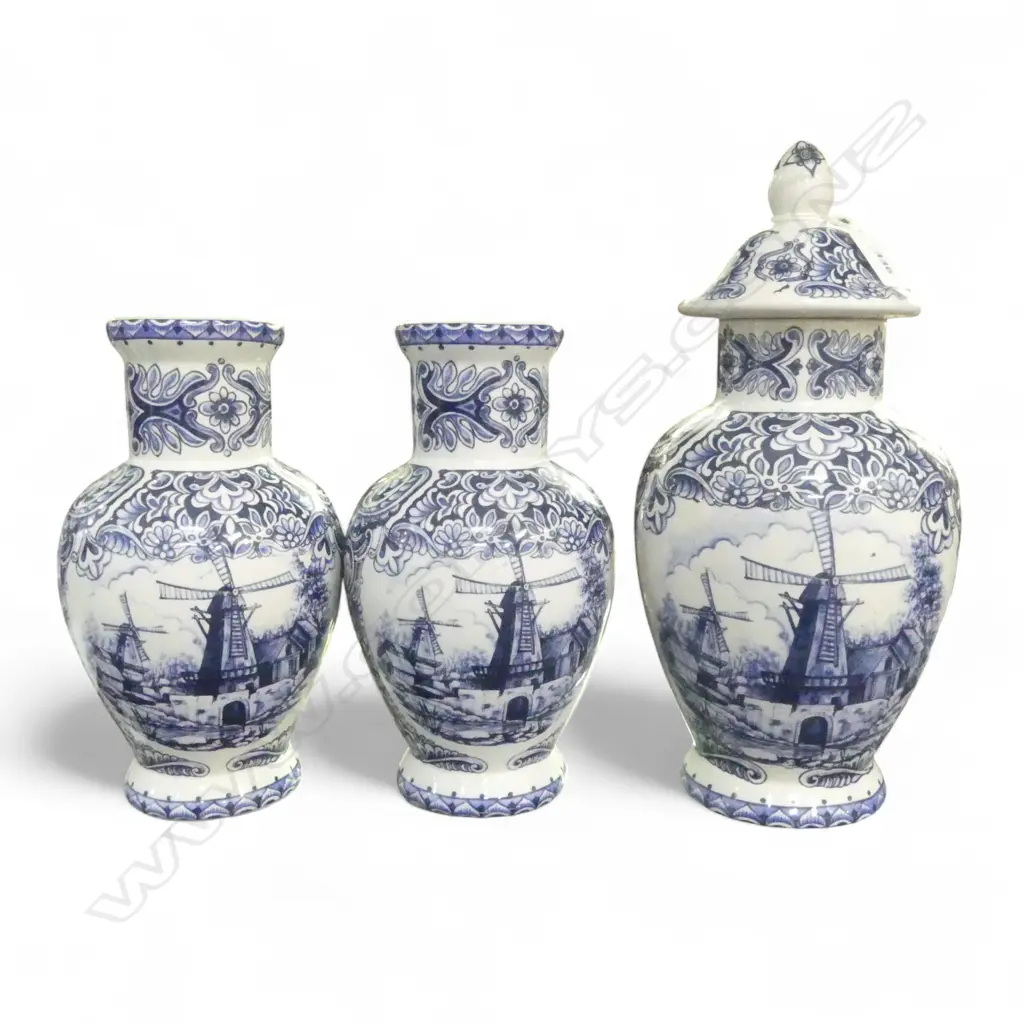 3 DELFT VASES, 1 LIDDED H.300mm Image 1++