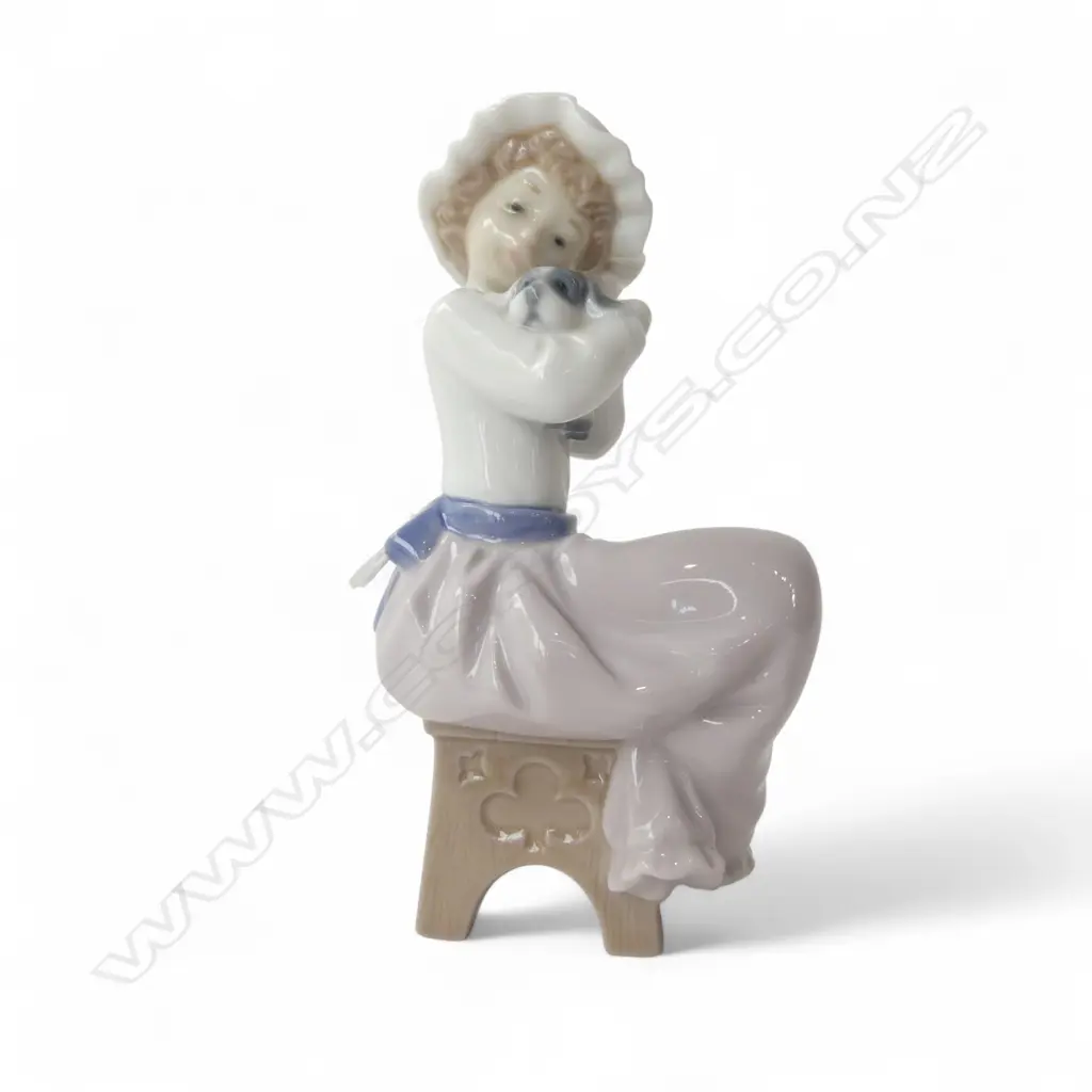 NAO FIGURINE GIRL SITTING w. PUPPY H.160mm Image 1++