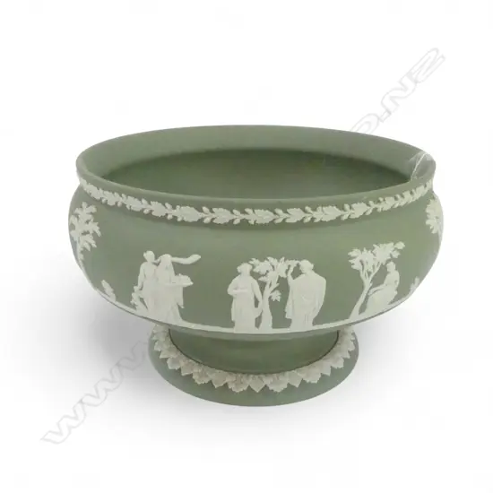 WEDGWOOD GREEN JASPERWARE COMPORT, 220mm dia, BOXED