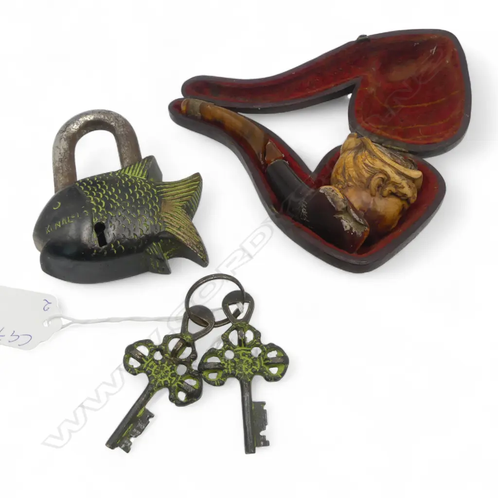 MEERSHUM PIPE, CASED, AF + FISH PADLOCK Image 1++