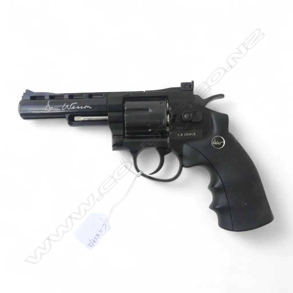 DAN WESSON 4'' REVOLVER, BOXED Image 1++