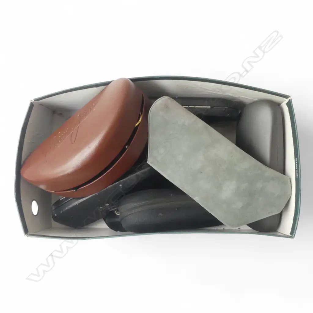 8 PRS SUNGLASSES, CASED Image 1++