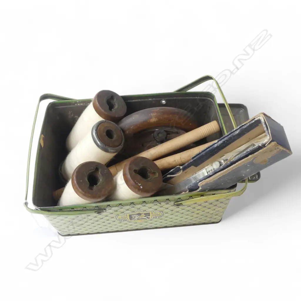 VINTAGE TIN BASKET L230 CONTENTS 4 INDUSTRIAL COTTON REELS VINTAGE IRON ETC Image 1++