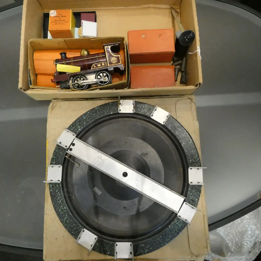 HORNBY O GAUGE BOXED LMS ENGINE 2 BOXED CARRIAGES BOXED TURNTABLE ETC Image 1++